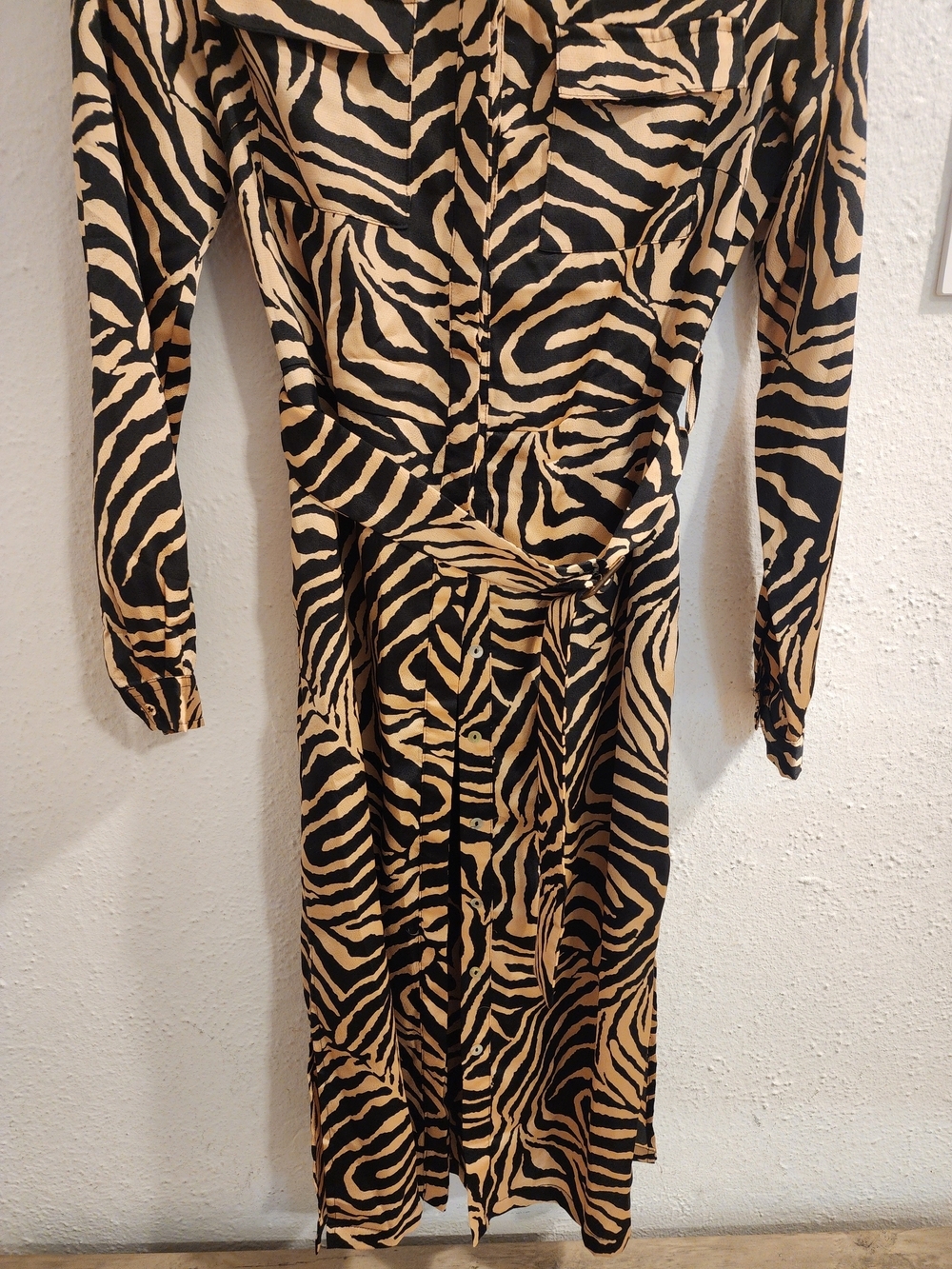 Chic Black and Tan Tiger/zebra Animal Print Satin Like Statement Dress - Picture 3 of 10